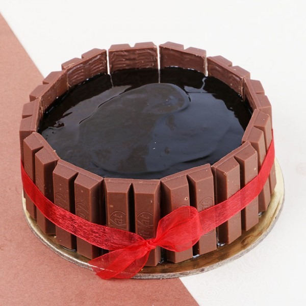 KitKat Punch cake