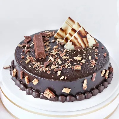 Crunchy Kit Kat Chocolate Cake
