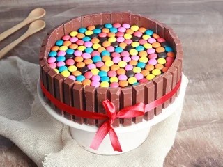 Gem-Licious Kitkat Treat cake