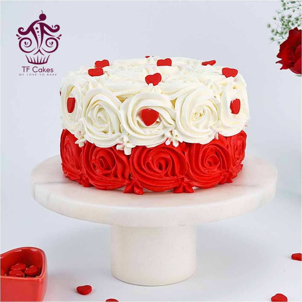 Mozart DH - Beautiful,red roses birthday cake🌹 | Facebook