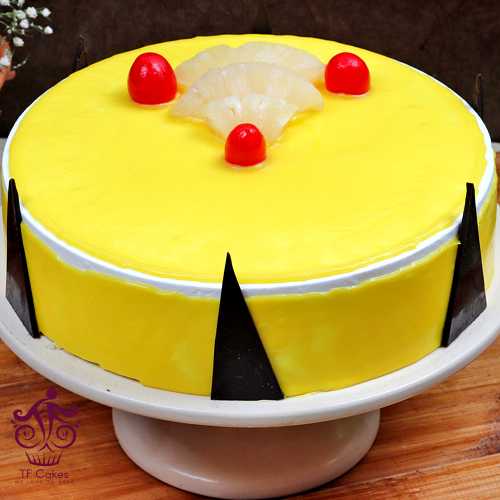 Fluffy round pineapple cake