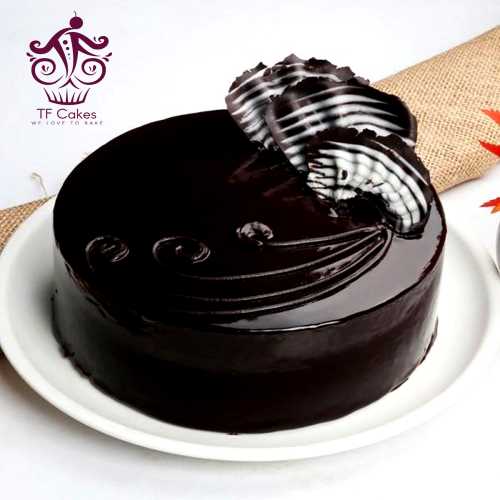 Stunning black chocolate cake