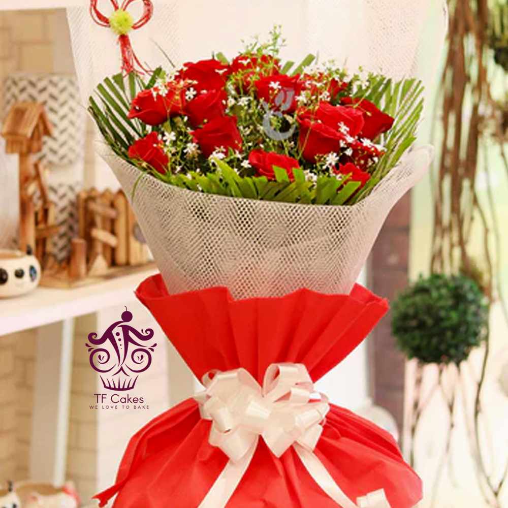 Red Roses Beautiful arranged in Flower Bouquet