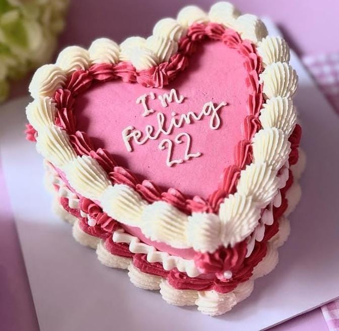 Ultimate Heart Cake With Red Roses – Order Online Cake: Chandigarh,  Panchkula, Mohali Delivery | Birthday Cakes | Kids Cakes | Fruits Cake |  Premium Cakes